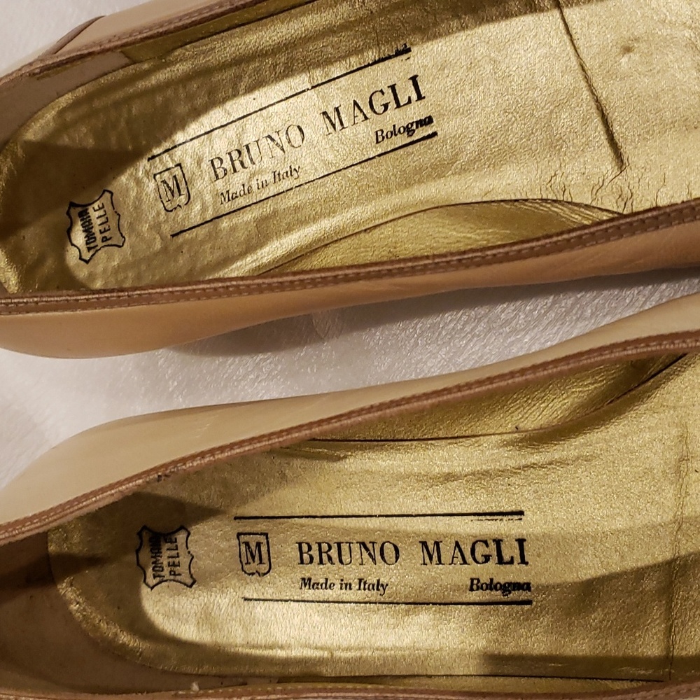 Bruno magli lady shoes,two tone cream platinum finish pump size 8.5 - Picture 7 of 7